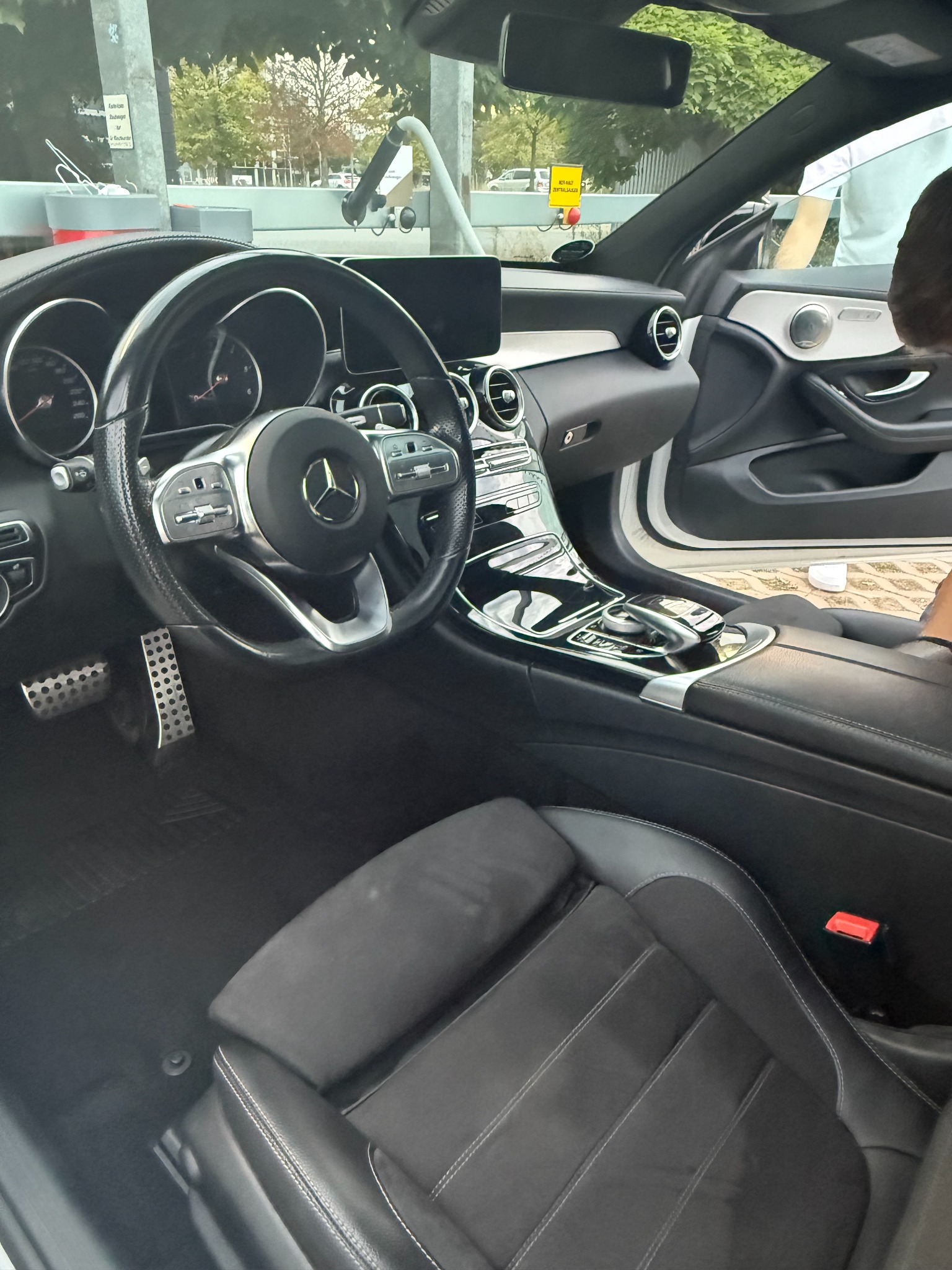 Gepflegter Innenraum eines Mercedes